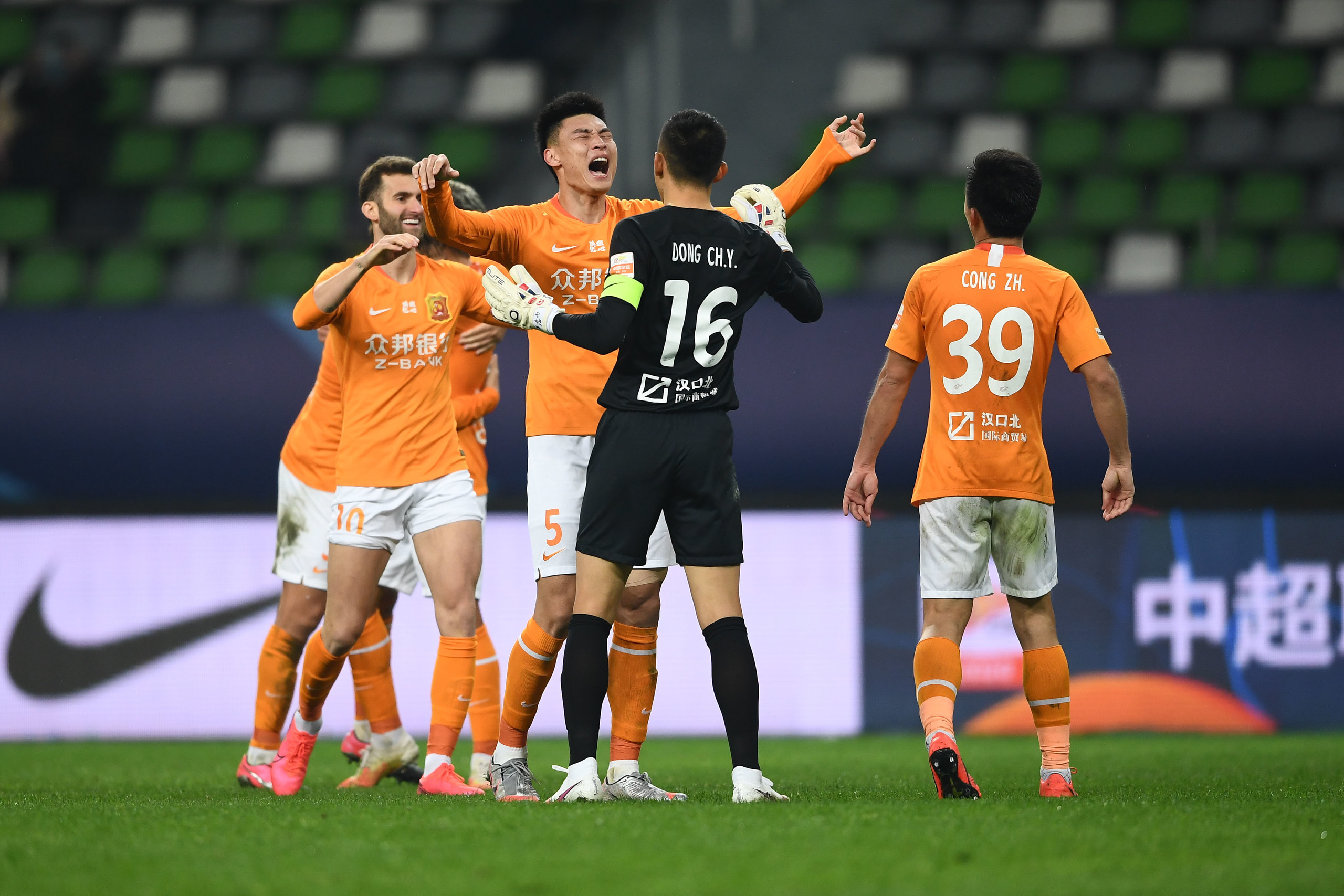 卡尔斯鲁厄失分过多，陷入保级魔咒的简单介绍