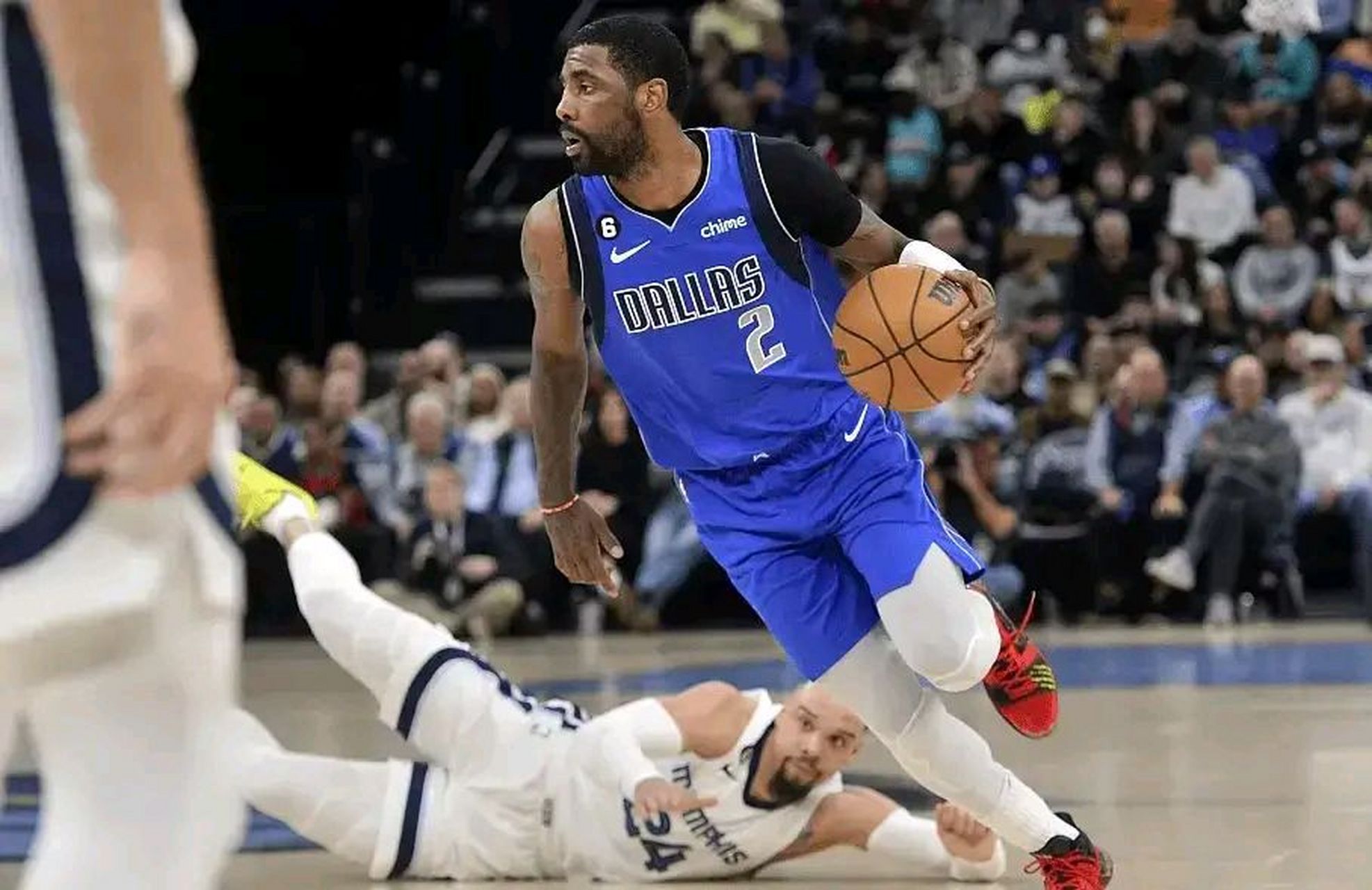 江苏队完胜灰熊，欧文点燃赛场的简单介绍