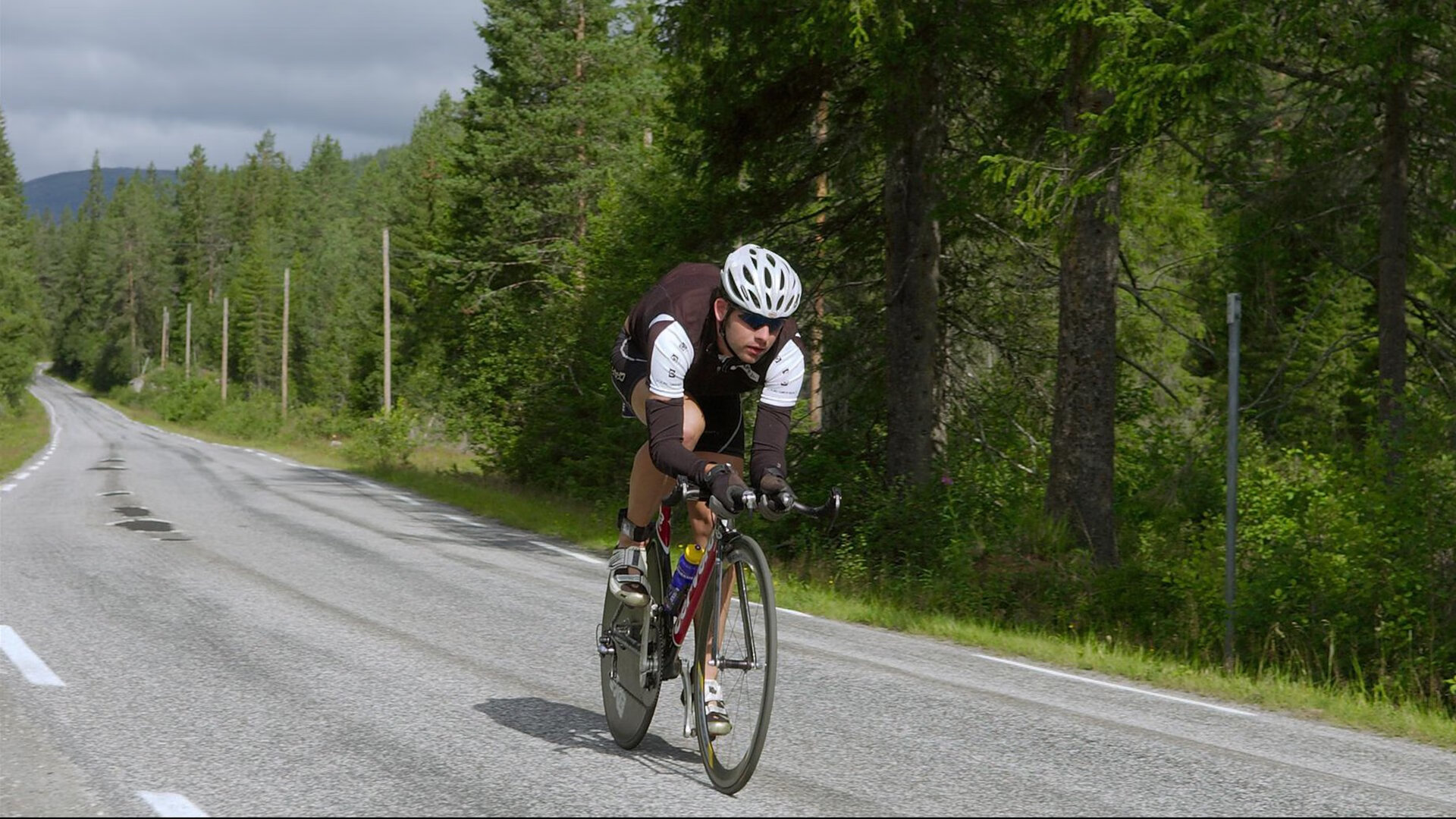 德甲争冠战焦点战，瑞典强势拿下雷恩