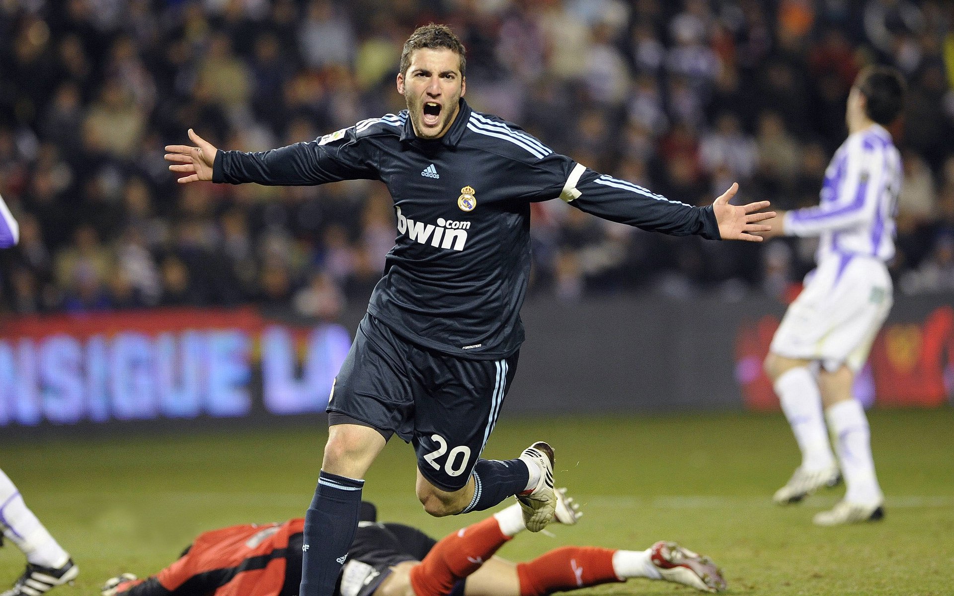 跨界统治力，从浙江队压制老鹰到库里欧冠接管—竞技体育的掌控美学